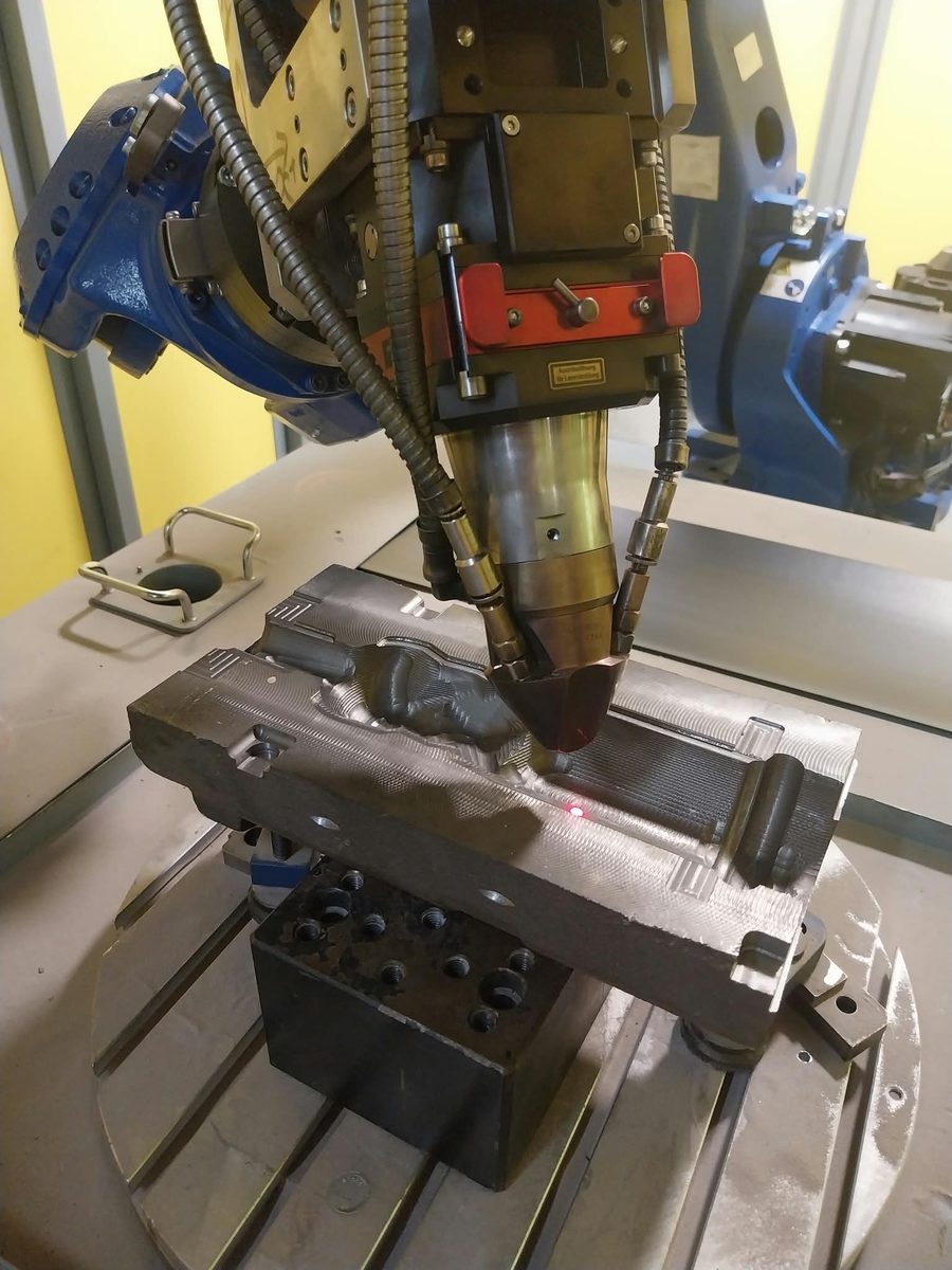 Equipamento robotizado de Laser Cladding da Metavil